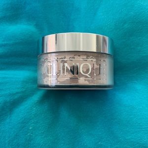 Clinique setting powder in transparency 08
